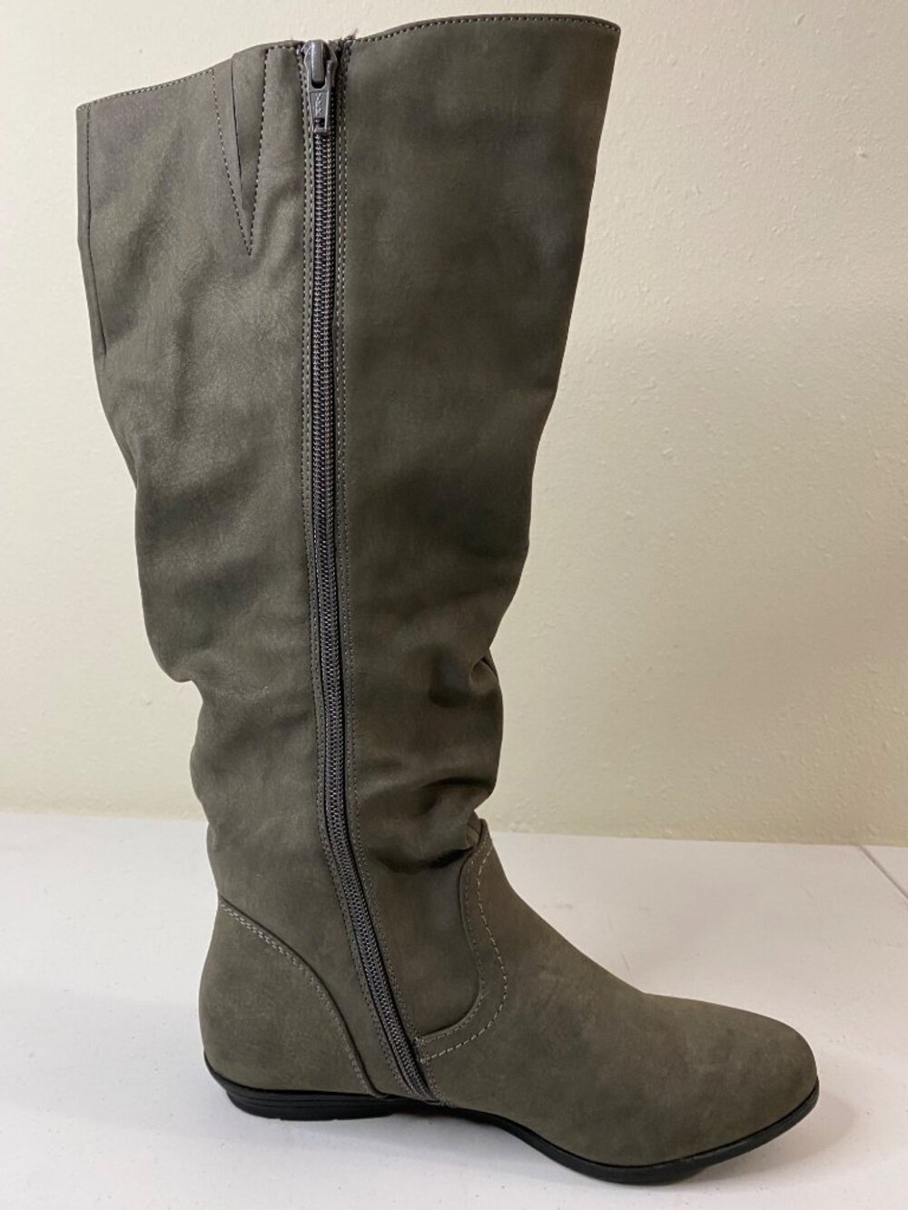 Women Knee High Boots Gray Slouchy Full Zip Flat Casual Size 6 W - Picture 3 of 11